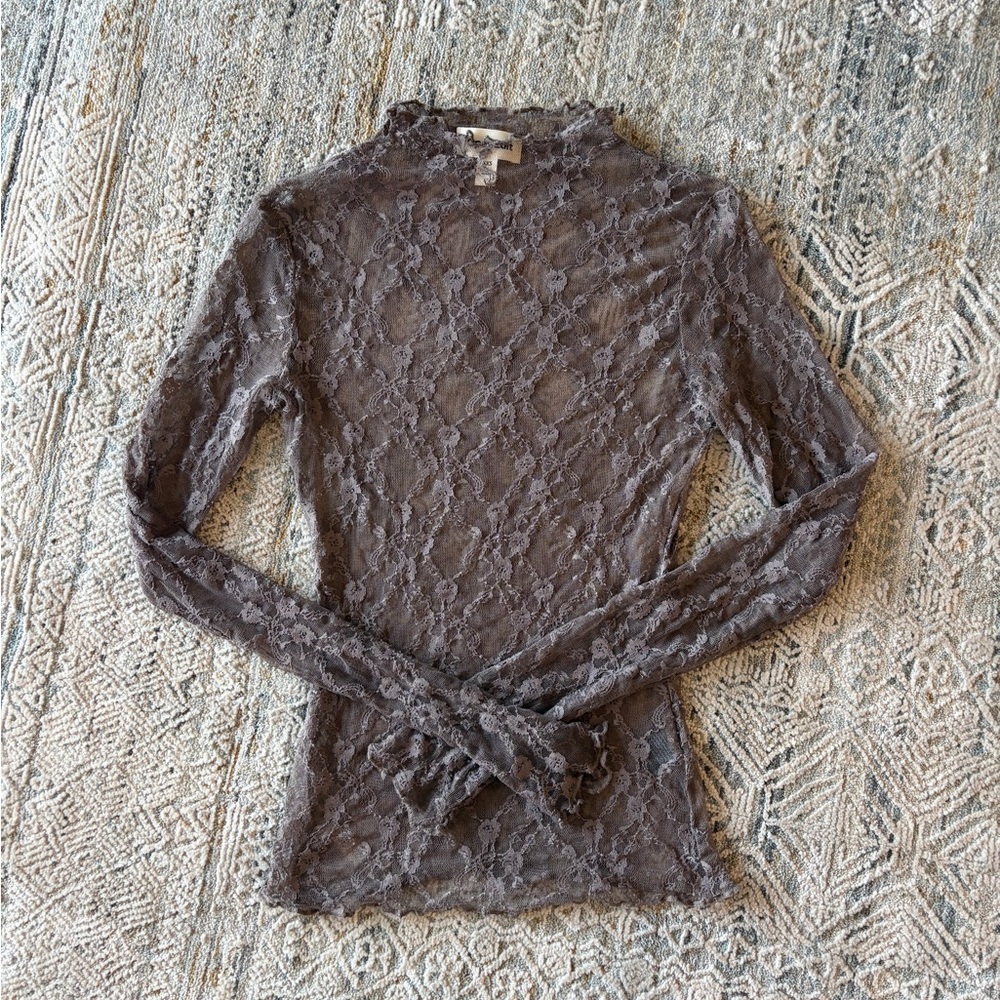 Women’s Lace Long-Sleeve Mock Neck Top in Taupe